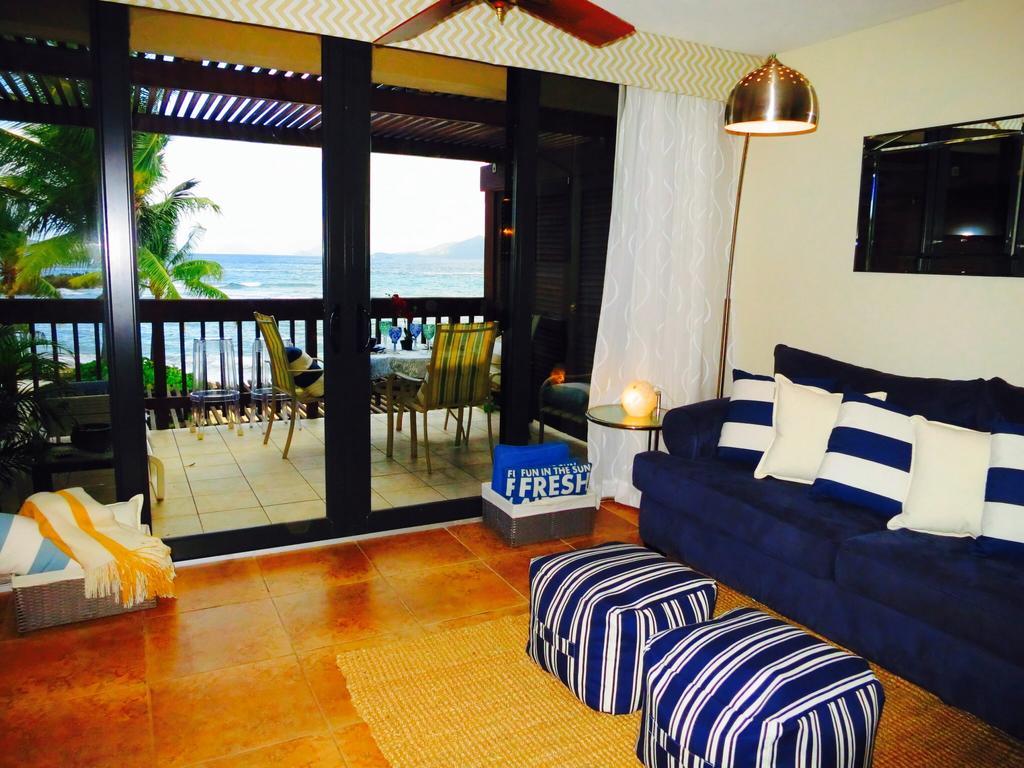 Luxury Beachfront Duplex Villa On Sapphire Beach I East End  Bilik gambar