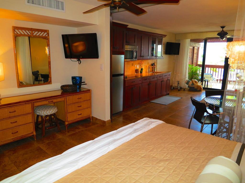 Luxury Beachfront Duplex Villa On Sapphire Beach I East End  Bilik gambar