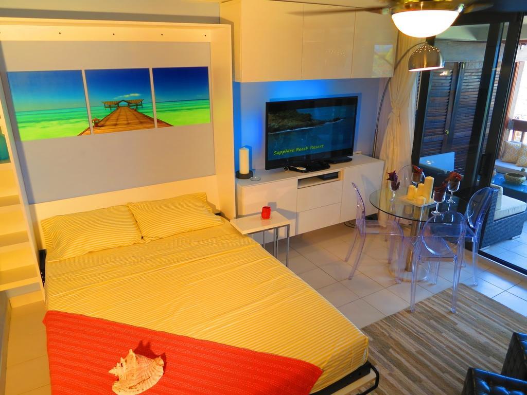 Luxury Beachfront Duplex Villa On Sapphire Beach I East End  Bilik gambar
