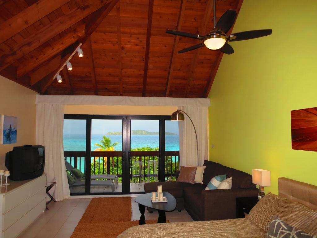Luxury Beachfront Duplex Villa On Sapphire Beach I East End  Bilik gambar